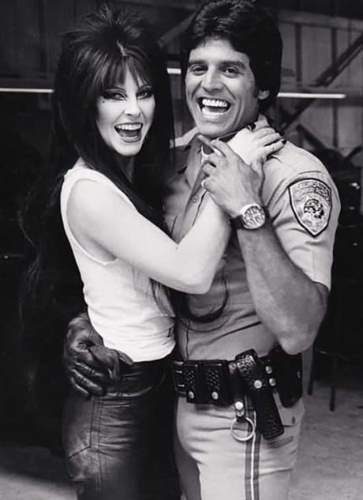 Elvira_Backstage_ (6)